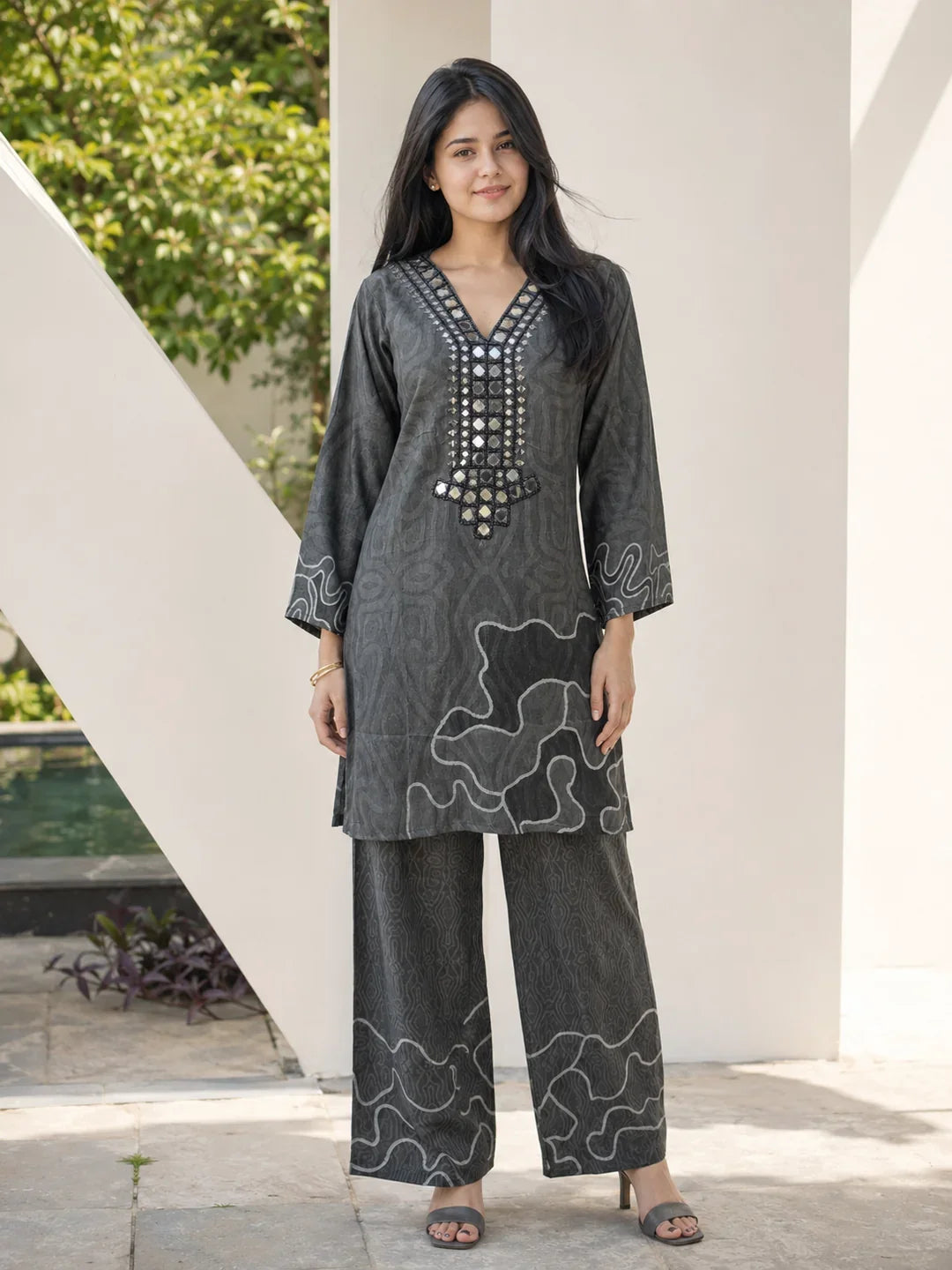 Dark Grey Kurta Set with Abstract Print in Muslin Silk