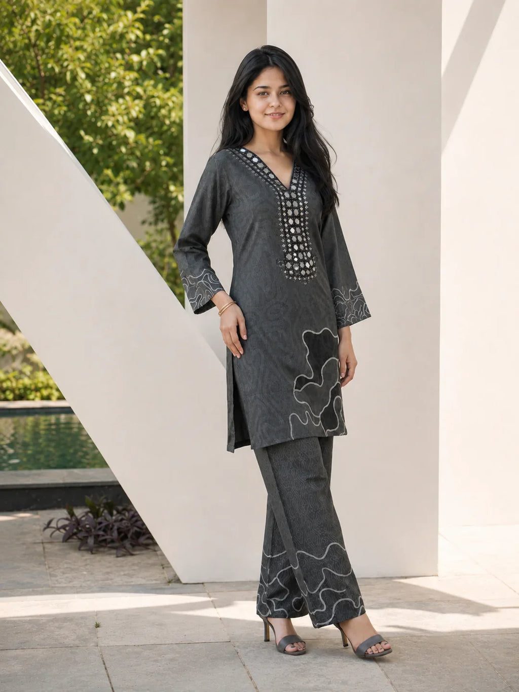 Dark Grey Kurta Set with Abstract Print in Muslin Silk