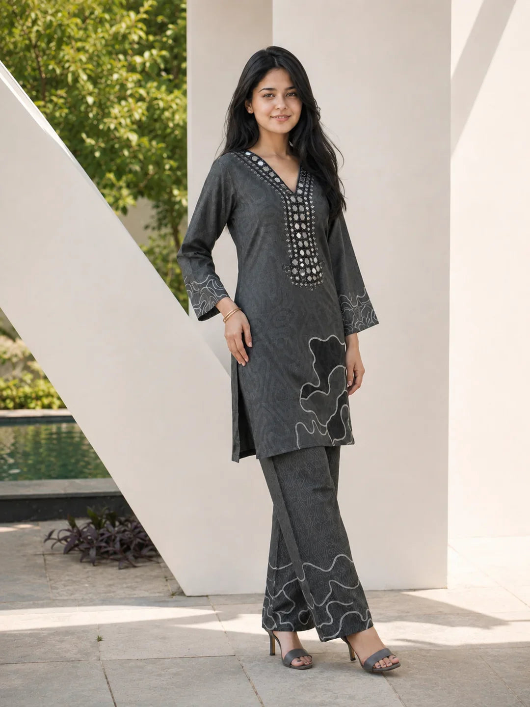Dark Grey Kurta Set with Abstract Print in Muslin Silk